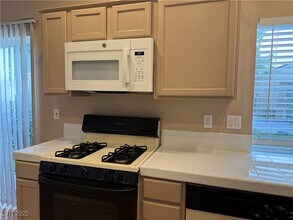 641 Bear Grass St in Las Vegas, NV - Building Photo - Building Photo