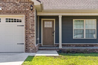 454 Irish Hls Dr in Clarksville, TN - Building Photo - Building Photo