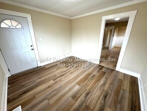 360 Drake Ave in Monterey, CA - Building Photo - Building Photo