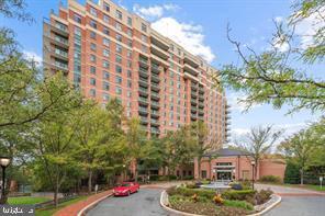11700 Old Georgetown Rd in North Bethesda, MD - Building Photo