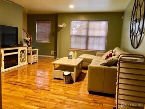 1 44th St in Maplewood, NJ - Building Photo - Building Photo