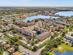1780 NE 191st St in North Miami Beach, FL - Foto de edificio - Building Photo