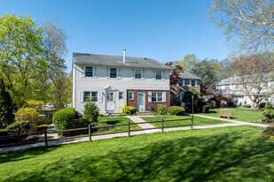 East Gate Condominiums in Hamden, CT - Building Photo