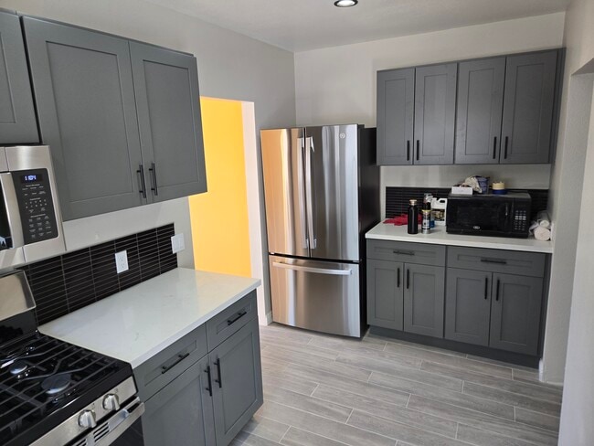 902 Elder Ct, Unit 902 in Los Angeles, CA - Building Photo - Building Photo