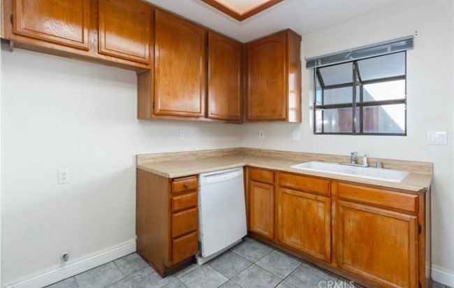 2260 E Ave Q4 in Palmdale, CA - Foto de edificio - Building Photo