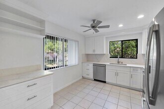 5720 Coach House Cir in Boca Raton, FL - Building Photo - Building Photo