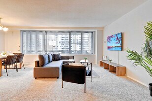 2111 Richmond Hwy in Arlington, VA - Building Photo