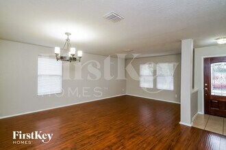 112 Rustic Acres in Selma, TX - Foto de edificio - Building Photo