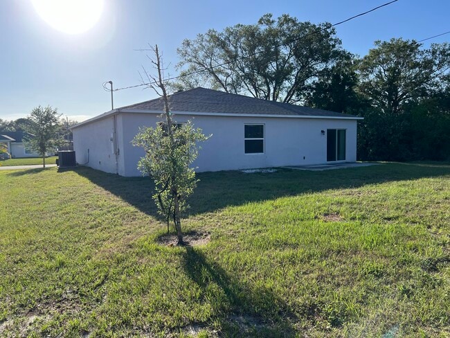 2073 SW Ember St in Port St. Lucie, FL - Building Photo - Building Photo