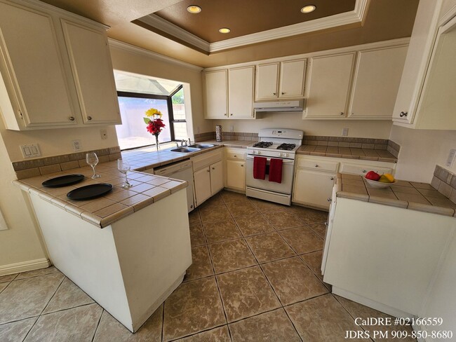 6902 Blanchard Ave in Fontana, CA - Building Photo - Building Photo