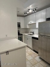 13703 Richmond Park Dr N in Jacksonville, FL - Foto de edificio - Building Photo