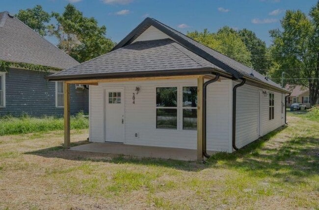 property at 204 Jasper St