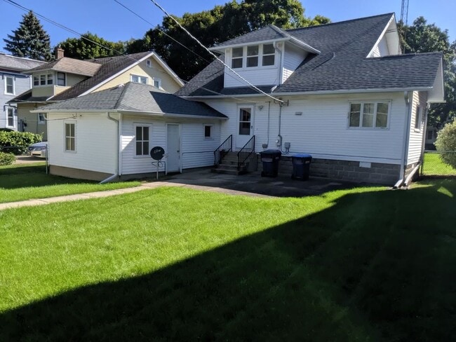 315 S 3rd St in Dekalb, IL - Building Photo - Building Photo