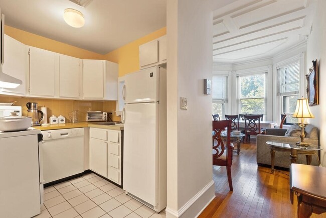 298 Commonwealth Ave, Unit 201 in Boston, MA - Building Photo - Building Photo