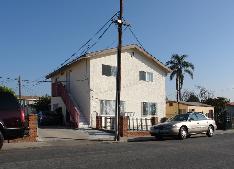 2215-2225 Smythe Ave in San Ysidro, CA - Building Photo