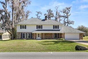 421 Willowdale Blvd in Luling, LA - Building Photo