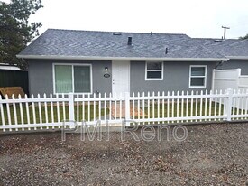 450 Tracy Ln in Reno, NV - Building Photo