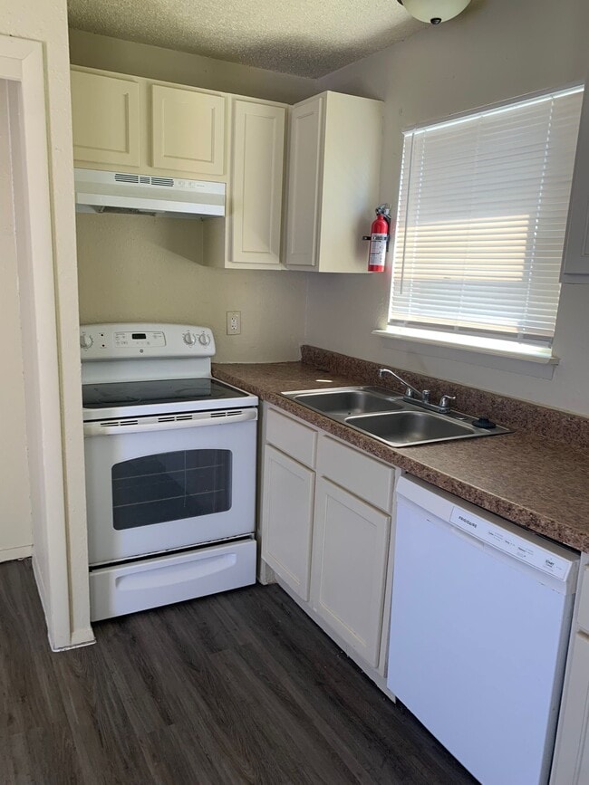 8305 Garcreek Cir, Unit #B in Austin, TX - Building Photo - Building Photo