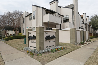 The Parks on Travis in Dallas, TX - Building Photo - Building Photo