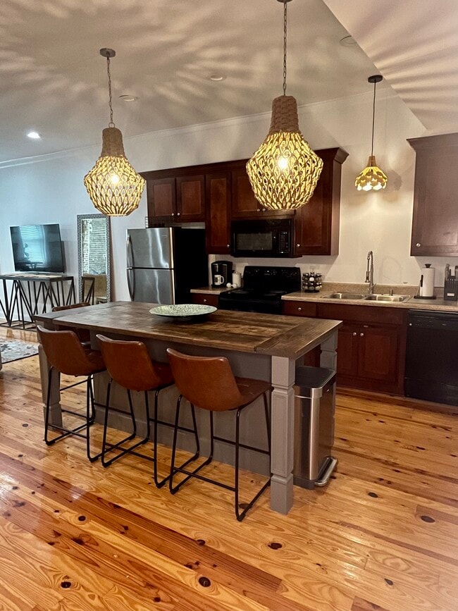 9 S College St, Unit Historic Hideaway #9 in Winchester, TN - Building Photo - Building Photo