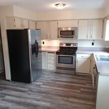 3660 Brookdale Dr N in Brooklyn Park, MN - Building Photo - Building Photo