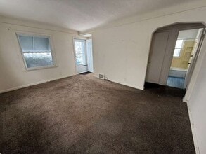 21111 Raymond St in Maple Heights, OH - Building Photo - Building Photo