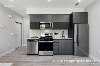 13621 N Fellows Ave in Sylmar, CA - Foto de edificio - Building Photo