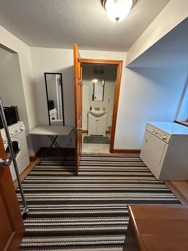 1567 Race Ln in Barnstable, MA - Building Photo - Building Photo