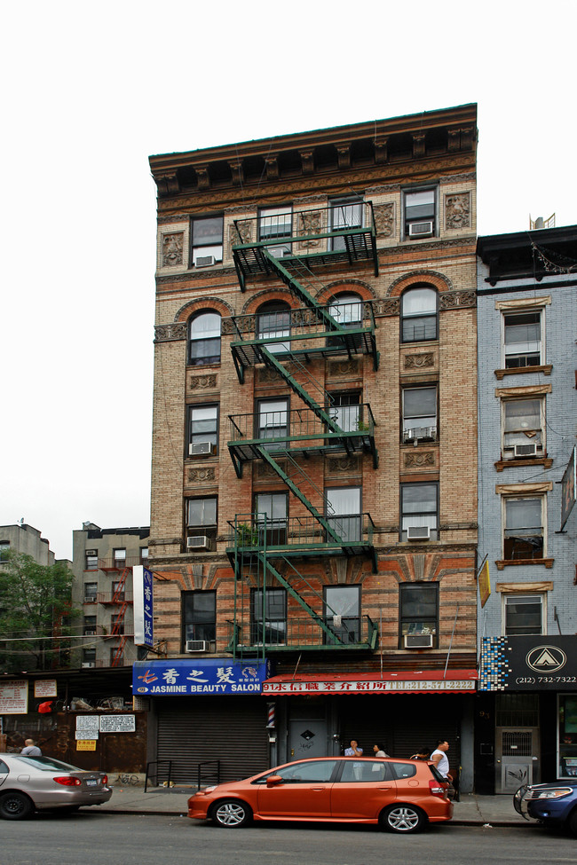 91 Henry St in New York, NY - Foto de edificio - Building Photo