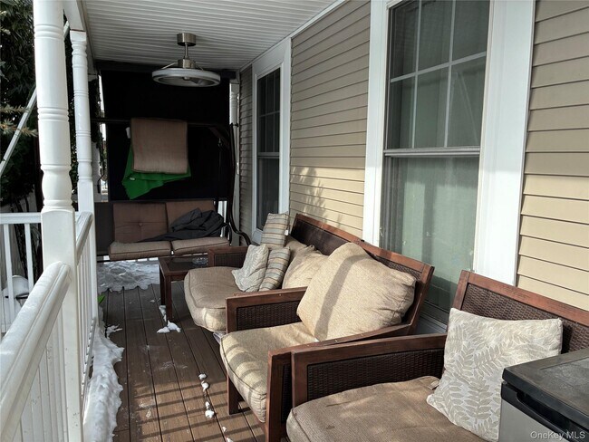 24 Alice Ct in East Rockaway, NY - Building Photo - Building Photo