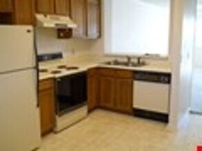 650 Cedar Point Blvd in Cedar Point, NC - Building Photo - Building Photo