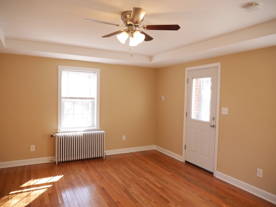 812 Greenwood Cir in Takoma Park, MD - Building Photo