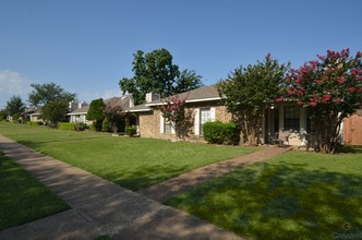 11825 Garden Terrace Dr in Dallas, TX - Building Photo - Building Photo