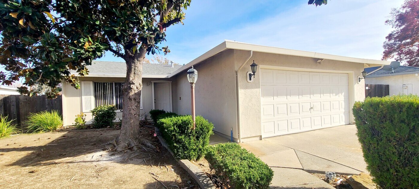 1155 Bedford Way in Vacaville, CA - Building Photo