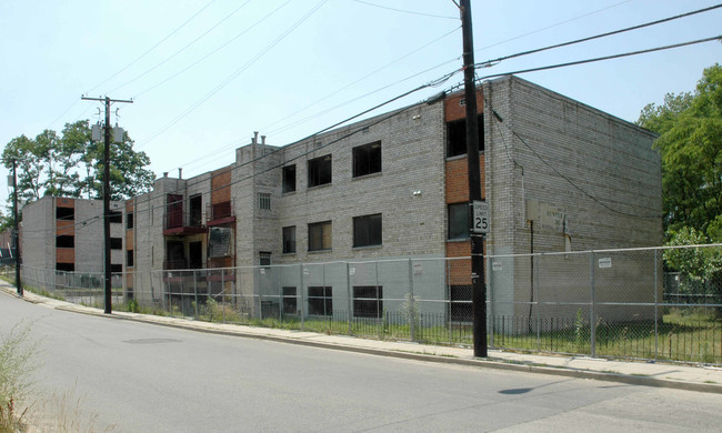 2201-2215 Hunter Pl SE in Washington, DC - Foto de edificio - Building Photo