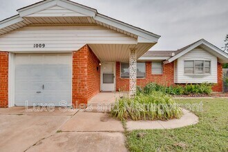1009 NW 12th St in Moore, OK - Building Photo - Building Photo