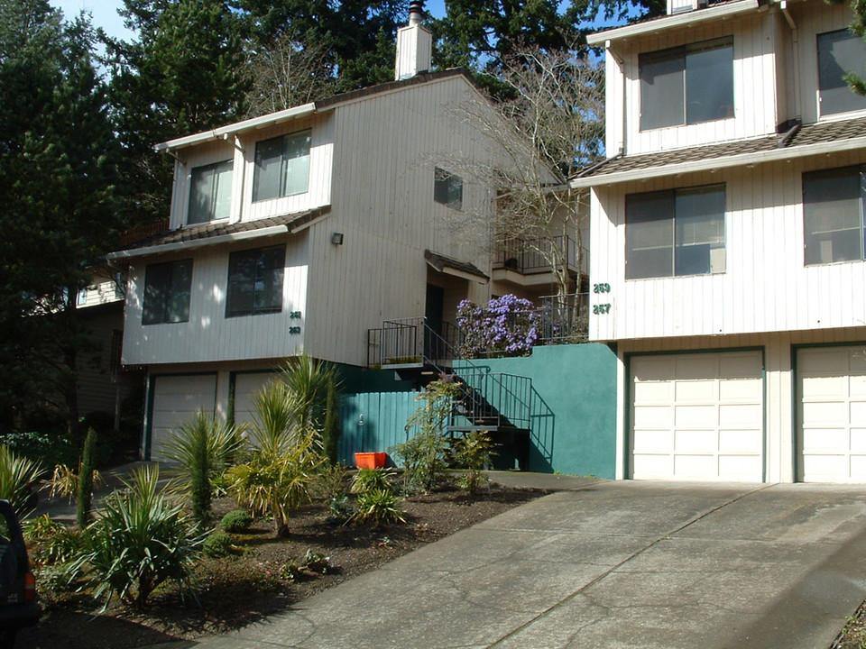 257 Cervantes in Lake Oswego, OR - Building Photo