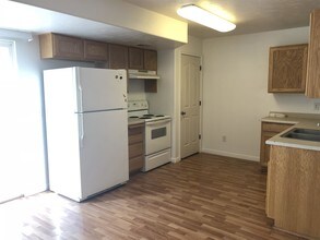 377 E Newsome Park Ln in South Salt Lake, UT - Building Photo - Building Photo