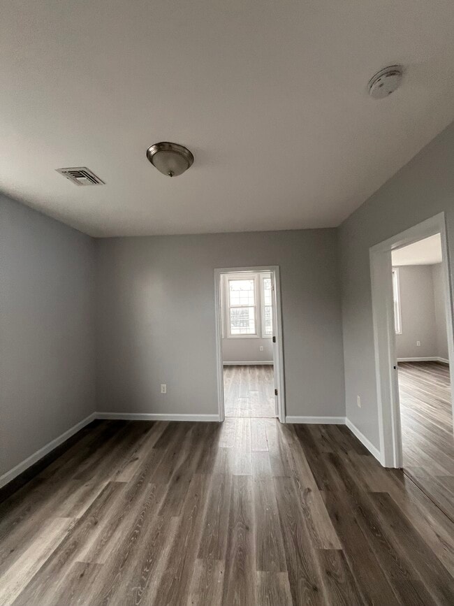 89 Pearsall Ave, Unit 5 in Jersey City, NJ - Building Photo - Building Photo