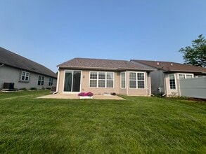 13222 Poplar Way in Huntley, IL - Building Photo - Building Photo