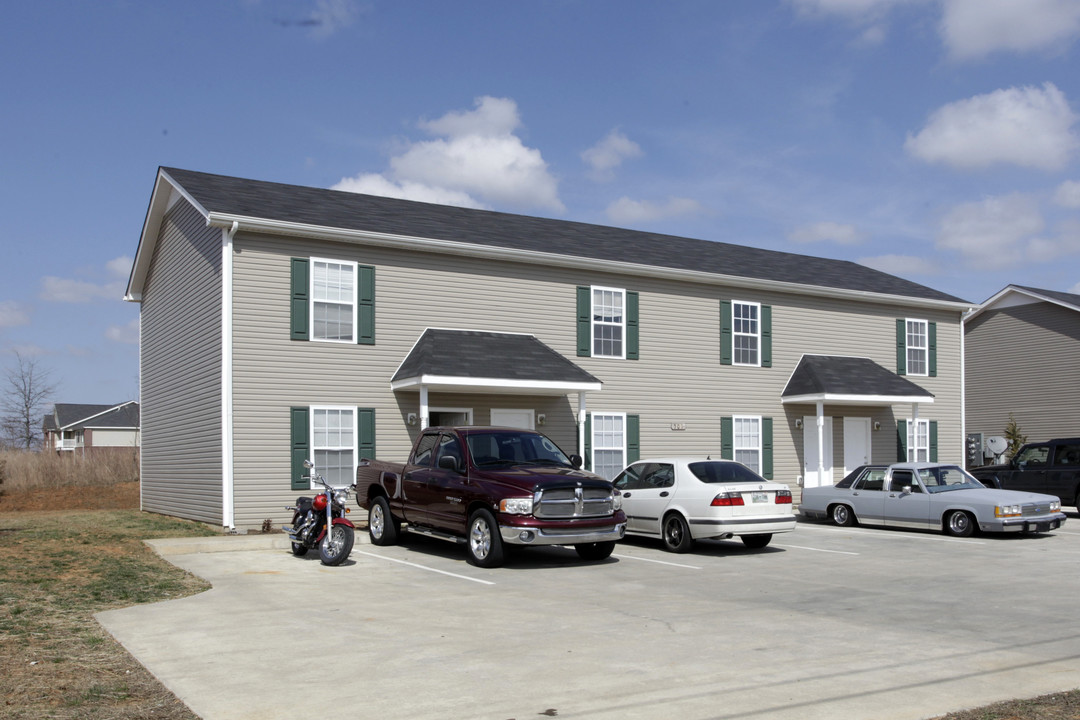 501 Patriot Park Ct in Clarksville, TN - Building Photo