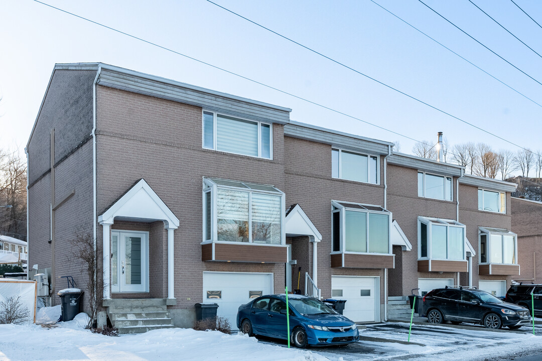 4594 Saint-Laurent St in Lévis, QC - Building Photo