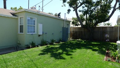 1233 W 60th Pl in Los Angeles, CA - Building Photo - Building Photo