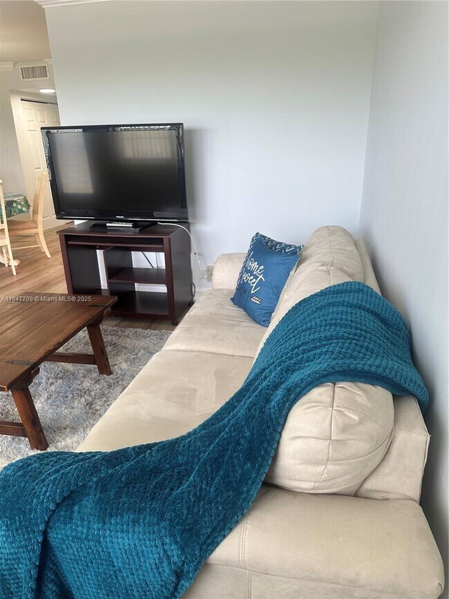 4027 Swansea Crescent in Deerfield Beach, FL - Building Photo - Building Photo