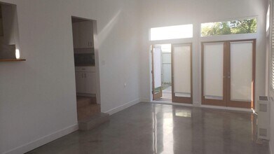 2020 Ocean Park Blvd in Santa Monica, CA - Building Photo - Building Photo