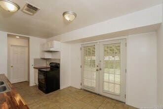 5916 Mission Sunrise in San Antonio, TX - Building Photo - Building Photo