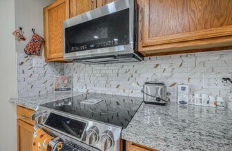 410 Forest Hills Dr in League City, TX - Building Photo - Building Photo