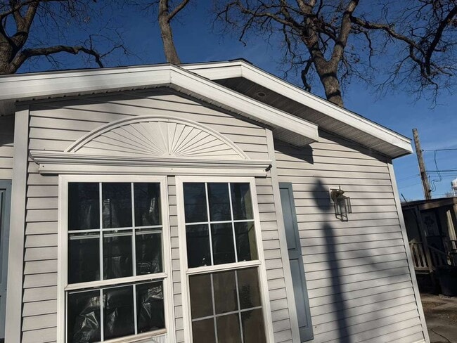 905 W 37th Ave in Hobart, IN - Building Photo - Building Photo