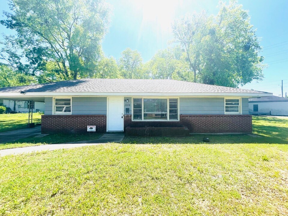 1204 Audubon Rd in Montgomery, AL - Building Photo