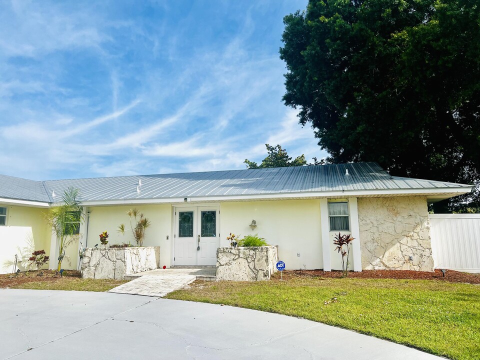 1705 SE Westmoreland Blvd in Port St. Lucie, FL - Building Photo